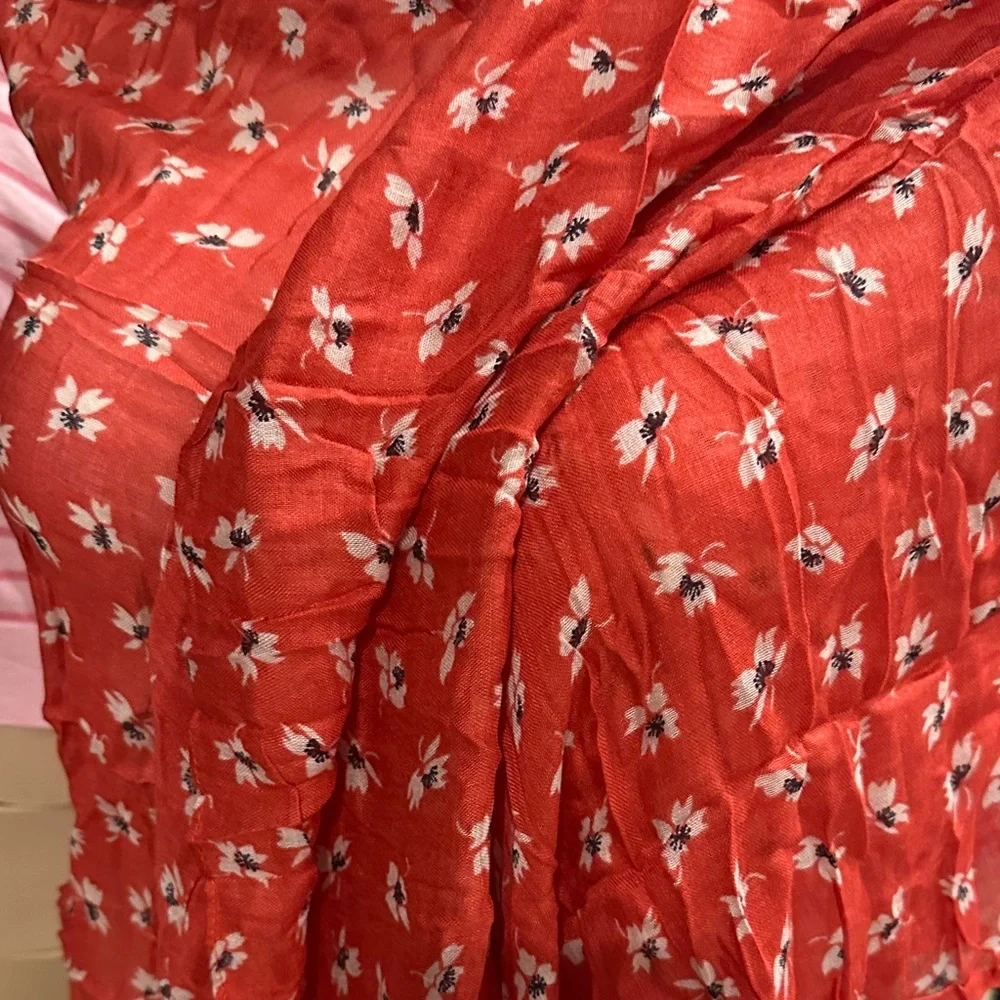 GAP Red Floral Scarf Size 23^72